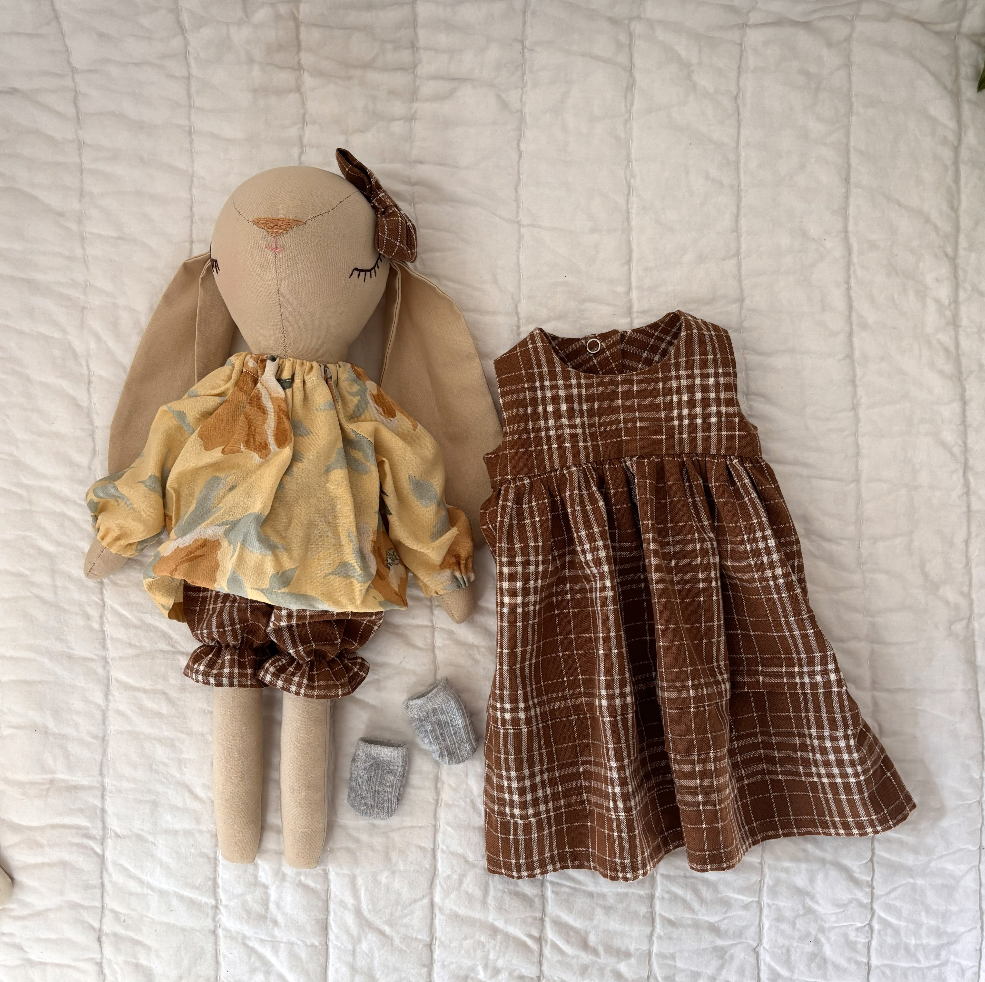 Sleeping Bunny – Mila (Chestnut)
