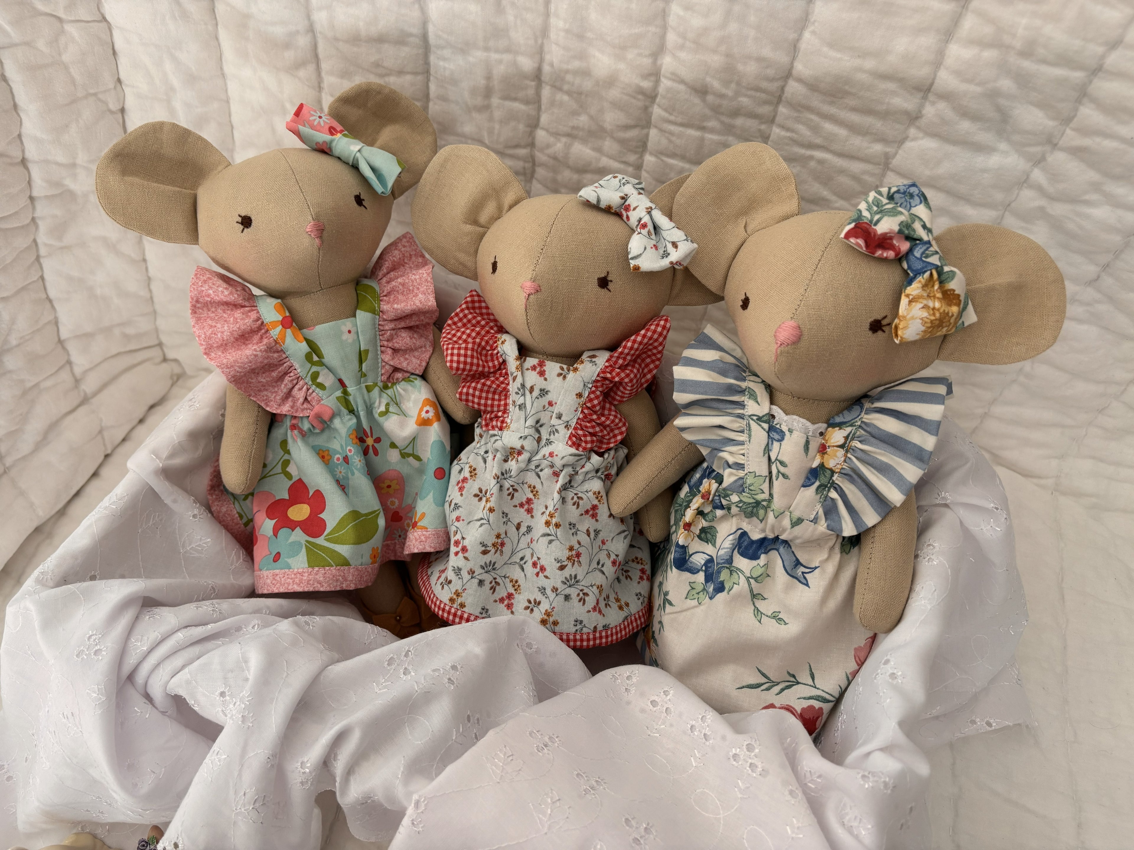 Dainty Mouse- Lola (Petal Plaid)